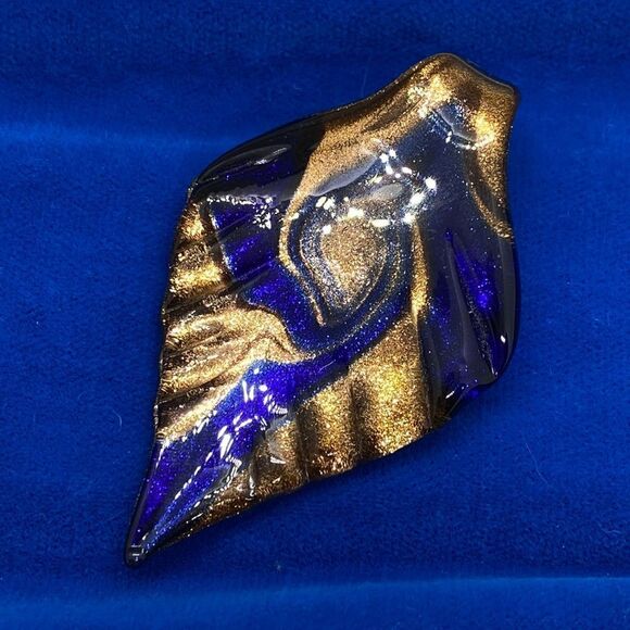 💛 Hand Blown Glass Leaf Pendant - Picture 1 of 5